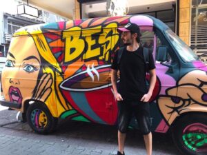 Hüseyin Sevimli Instagram - +Araba, bakışlar, bişeyler...
- E sol omuz?