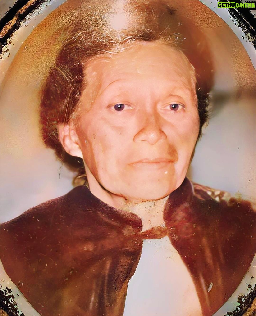 Hāwane Rios Instagram - Ku‘u Mau Kūpuna Aloha Ku‘u Mau Kūpuna ‘Ōlelo Hawai’i My beloved grandmothers of love My beloved keepers of ‘ōlelo Hawai’i Ku‘u Kupuna Wahine Kuakahi Mabel Ke‘alalaua‘e Hussey Ku‘u Kupuna Wahine Kualua Emma Pa‘a Ku‘u Kupuna Wahine Kuakolu Kapena Lualoa These are the powerful Kānaka Maoli women I descend from of the lands of Kohala. From womb, to womb, to womb, to womb, to me. They live on in my beating heart, in my bones, in my skin, in my songs. Offerings of salt go to the land today in their honor, for their guidance, and for their eternal love. I never got to meet them but I know them in my soul. I know they prayed for me. I know they wished me a good life. I know their love is in and around me everyday. I call upon my kūpuna by name because when we call, they come, and this I know for certain. When my body is tired and my heart is weary of this world, they come and tell me that their strength is my strength. They tell me that we come from ‘Āpa‘apa‘a winds and no matter how hard that wind blows, we are the ‘a‘ali‘i, rooted so deep into the land that we cannot be toppled over. They lived through the illegal annexation of our home to the United States. They lived through the ban of our language and cultural practices. They lived through the wars. They lived through the heartbreak of constant oppression. They lived through the pain of watching their lands stolen. And yet, they still held strong. They still lived and loved. They still believed in the old ways. They still passed it down. Because of them, I am. That much resilience and courage lives within me because it lived within them. I remember this every day. No Kohala he pa‘a kō kea E mau ke ea E ola mau ka Hale Kū Pa‘a E ola mau ka ‘Ōlelo Hawai’i *I colorized the photos I could on an app and it was the first time I saw my kūpuna in color 😩😭 #mahinaolelohawaii Puu Huluhulu