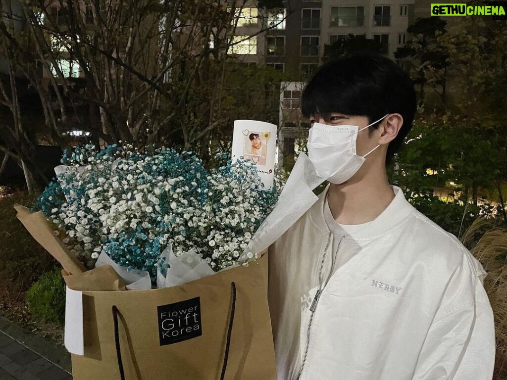 Ha Jong-woo Instagram - 이쁜 꽃이랑 귀여운 인형 선물 감사합니다🥺🥰❤️💗💕 잘 전달 받았어요😆😀😀 @hajongwoofan
