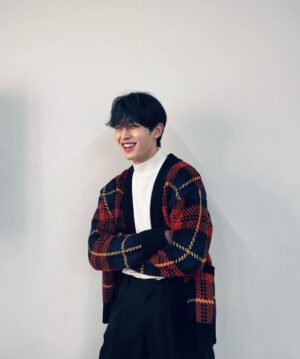 Ha Jong-woo Instagram - 크리스마스 트리 만든 날💕
🎄❄️💡