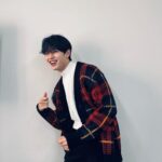 Ha Jong-woo Instagram – 크리스마스 트리 만든 날💕
🎄❄️💡