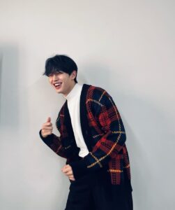 Ha Jong-woo Instagram - 크리스마스 트리 만든 날💕 🎄❄️💡