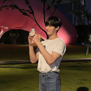 Ha Jong-woo Instagram - 🌳✨