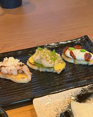 Ha Yeon-joo Instagram - 기차 타기전에 햄버거 먹고 내려서 오뎅이랑 떡볶이 먹고도 배고파서 저녁 6시 전부터 저녁 시작해서 이제 하루 마쳤어요🌱🌷
상세페이지 너무 부족하게 써서 내일 제품촬영 + 상세페이지 업뎃이 목표입니다. 
놀러올 줄 알았는데 어쩌다보니 출장이 되어버린.. 7월의 부산! 
혼자 알기 아까워서 급 막 브랜드 런칭해버린 요가와 차 사랑쟁이.
다 나의 업보쥬😁🌷🌱