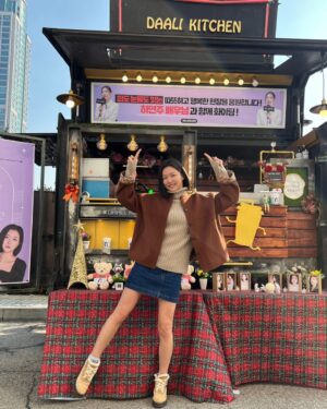 Ha Yeon-joo Instagram - 친규들이 응원해준다고 보내준 매우 신나는 간식차🫶
@joonss4 @youngkwon.kr @eddieyaaaa 
덕분에 도은이 매우 행복 ❣️
.
에헴 그렇담 나도 친구들 응원과 홍보 해야지
❣️상표/특허등록은 카이특허법인 
❣️분위기와 맛 두마리 토끼는 몽숲과 데땅듀 
@montsoop @detendu_seoul 
❣️그리고 말이 필요없는 해시드
.
곰마왕🫶❤️