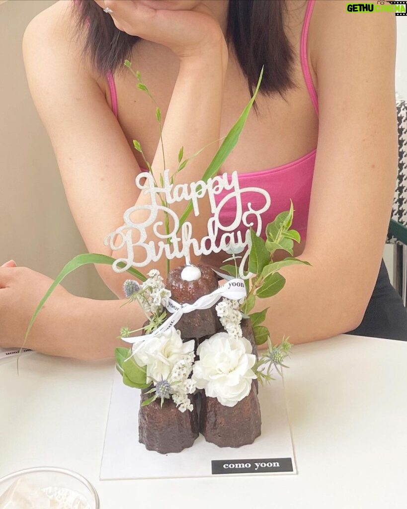 Ha Yeon-joo Instagram - 내생일 한달 뒤인데 언제 만날 지 모른다고 미리 축하해주기.. 있지🫶♥️ 고마워서 생일때 또 만나😝🫶♥️