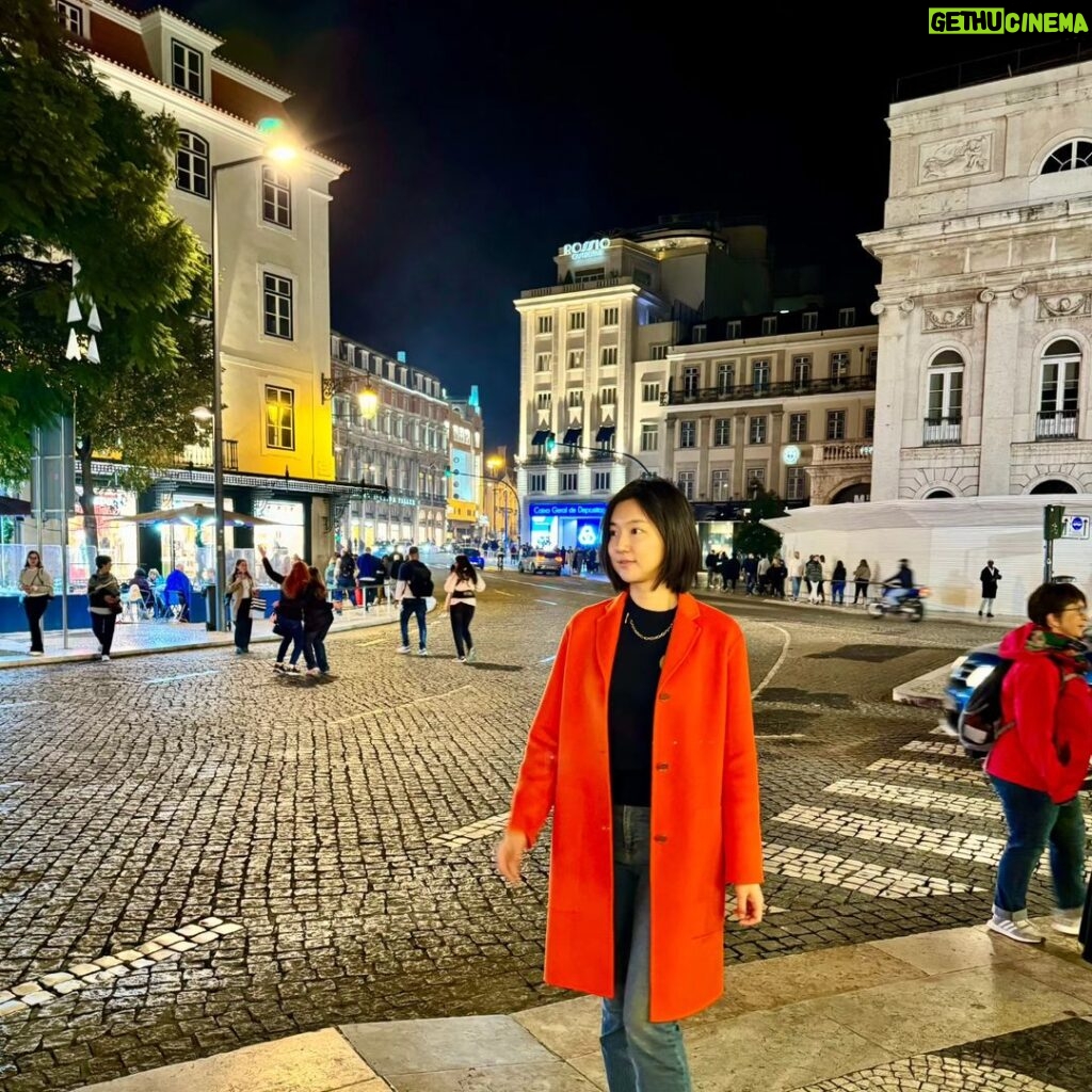 Ha Yeon-joo Instagram - 2년전엔 못 본 fado 공연 본 날! 짝꿍 덕에 사진이 많이 남아요. 고마워😘 Rossio, Lisboa, Portugal