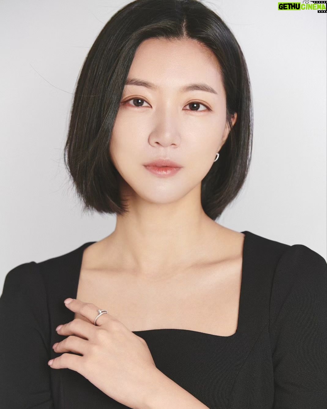 Ha Yeon-joo Instagram - 🖤 @mimm_ssonwow @mimm_eeda @hipgirlara_ @kimjinho__