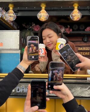 Ha Yeon-joo Instagram - 친규들이 응원해준다고 보내준 매우 신나는 간식차🫶
@joonss4 @youngkwon.kr @eddieyaaaa 
덕분에 도은이 매우 행복 ❣️
.
에헴 그렇담 나도 친구들 응원과 홍보 해야지
❣️상표/특허등록은 카이특허법인 
❣️분위기와 맛 두마리 토끼는 몽숲과 데땅듀 
@montsoop @detendu_seoul 
❣️그리고 말이 필요없는 해시드
.
곰마왕🫶❤️