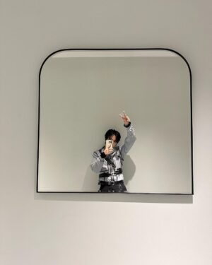 Haechan Instagram - Man in the mirror
너무 고맙고 행복했어요💚