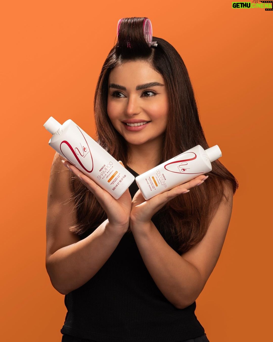 Haifa Hassony Instagram - النتائج المذهلة، تبدأ باختيارات رائع منتجات ( ڤي ) المصنوعة بعناية من مكونات طبيعية وصديقة للبيئة تمنحك شعرًا رائعًا وصحيًا! @vebeautyiq Great hair results start with great choices! VË Beauty's natural and sustainable hair products will give you gorgeous and healthy hair always!