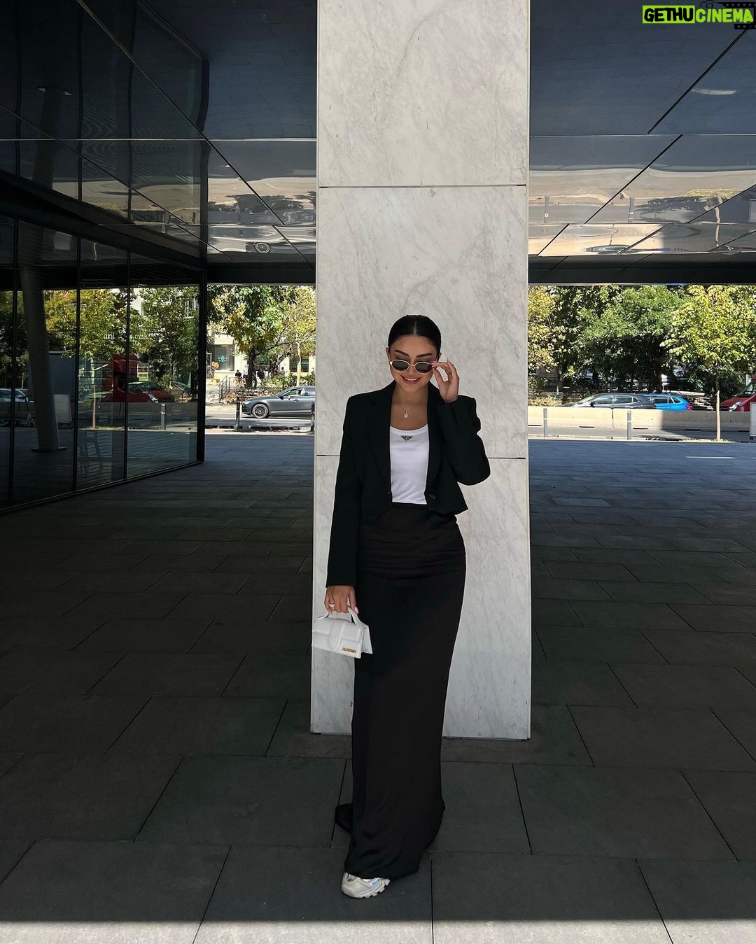 Haifa Hassony Instagram - شلونكم ياحلوين 🖤🤍