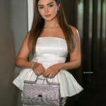 Haifa Hassony Instagram - 🤍 Dress @styleme.2019 Jewelry @swissgalleryofficial Bag @glerbil 📸 @juhar_photography Rotana Hotel Erbil