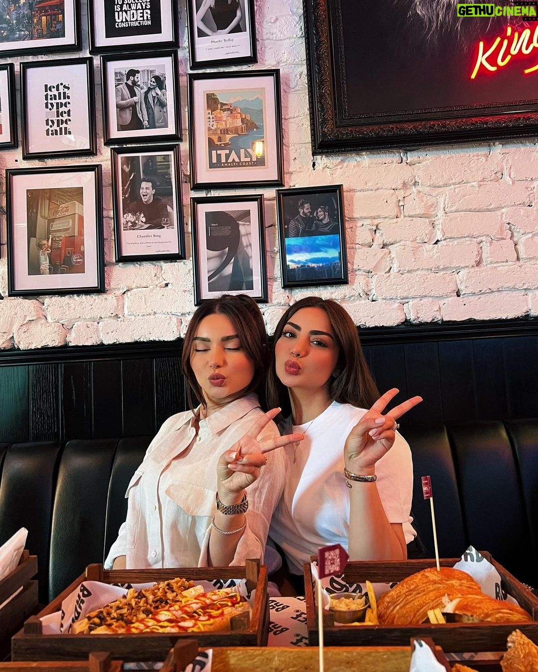 Haifa Hassony Instagram - 👩❤️👩 🤍🤍 Irbil, Iraq