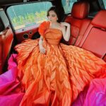 Haifa Hassony Instagram - 🧡🩷💜 : : : الفستان من @yona.iq تصميم @fouadsarkisofficial شعر @mohammedaldika ميك اب @ieebo_m.u.a