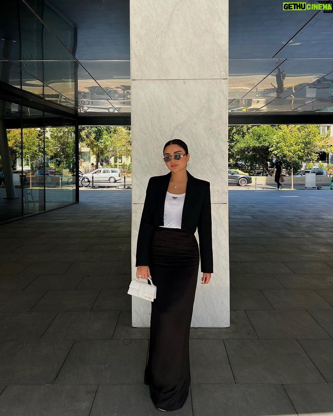 Haifa Hassony Instagram - شلونكم ياحلوين 🖤🤍