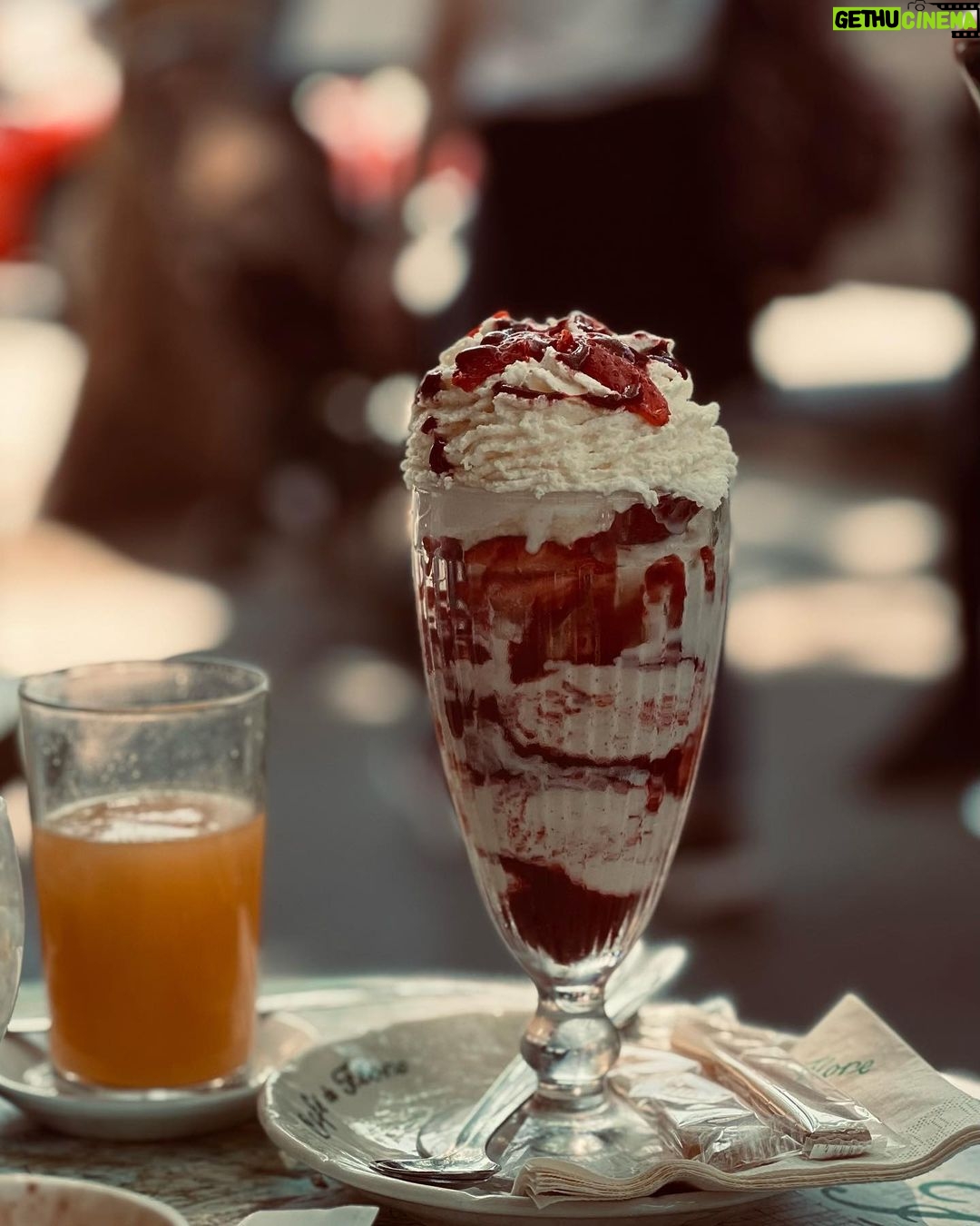 Haifa Hassony Instagram - 🥐 ☕️ Café de Flore