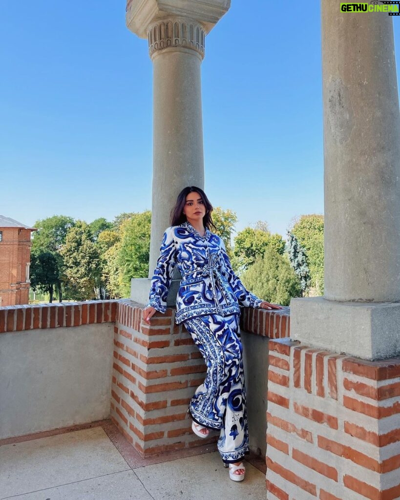 Haifa Hassony Instagram - 💙🤍 @dolcegabbana @glerbil Bucharest, Romania