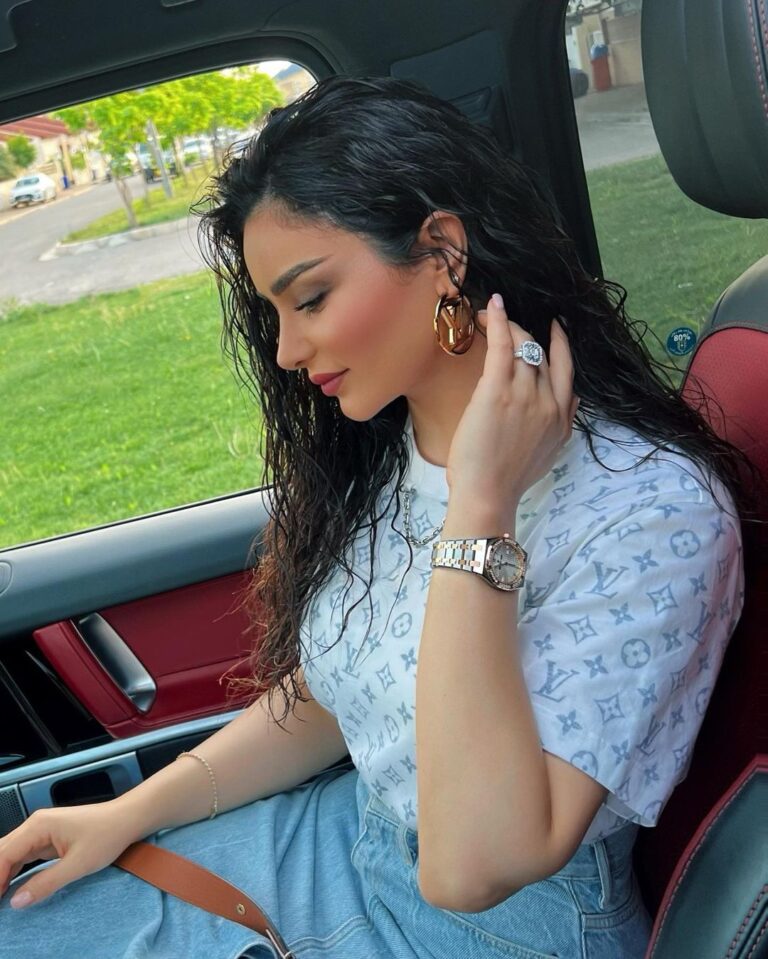 Haifa Hassony Instagram - 🙋🏻‍♀️