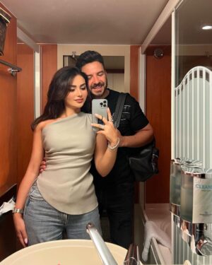 Haifa Hassony Instagram - كل عام وانت بخير  ياهديتي من الله … 
كل عام وانت حبيبي وصديقي ورفيق دربي والقريب لقلبي .. 
كل عام وانت اجمل شخص بحياتي ربي ميحرمني منك طول العمر 🤲 
كل عام هالعمر كاتب الك أشياء جميلة مليانة رضا وفرح وسعادة وراحة بال يارب 🤲 
كل عام والدنيا ماتحلى اله بيك وبعيونك وبصوتك .. 
كل عام واني احبك واضل اكول احبك كدام كل العالم 🥹 
@bakr_khald