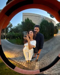 Haifa Hassony Instagram - كل عام وانت بخير ياهديتي من الله … كل عام وانت حبيبي وصديقي ورفيق دربي والقريب لقلبي .. كل عام وانت اجمل شخص بحياتي ربي ميحرمني منك طول العمر 🤲 كل عام هالعمر كاتب الك أشياء جميلة مليانة رضا وفرح وسعادة وراحة بال يارب 🤲 كل عام والدنيا ماتحلى اله بيك وبعيونك وبصوتك .. كل عام واني احبك واضل اكول احبك كدام كل العالم 🥹 @bakr_khald