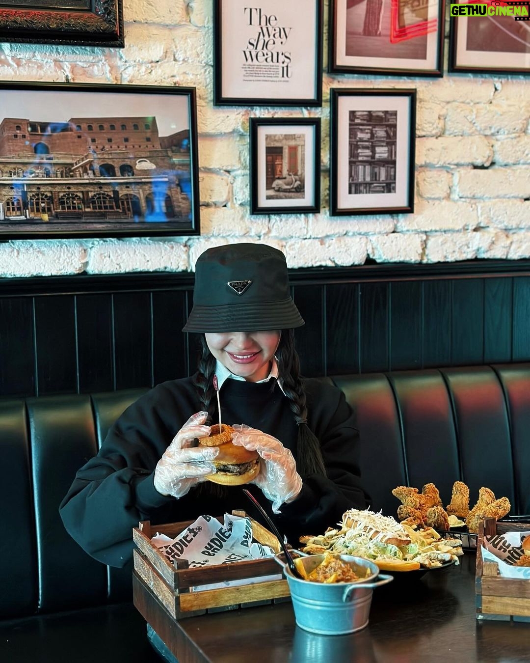Haifa Hassony Instagram - 🍔🌭🍟 @bundllz Irbil, Iraq