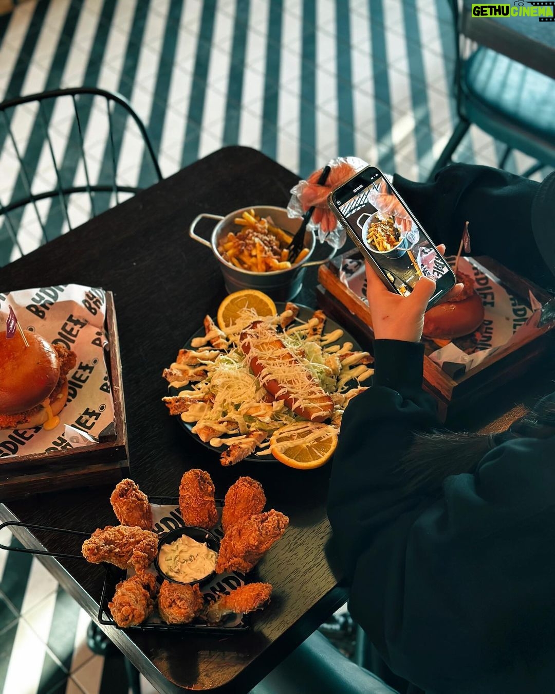 Haifa Hassony Instagram - 🍔🌭🍟 @bundllz Irbil, Iraq