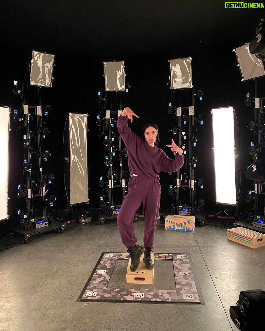 Hailee Steinfeld - 1.9 Million Likes - you rewatching or rewatching?