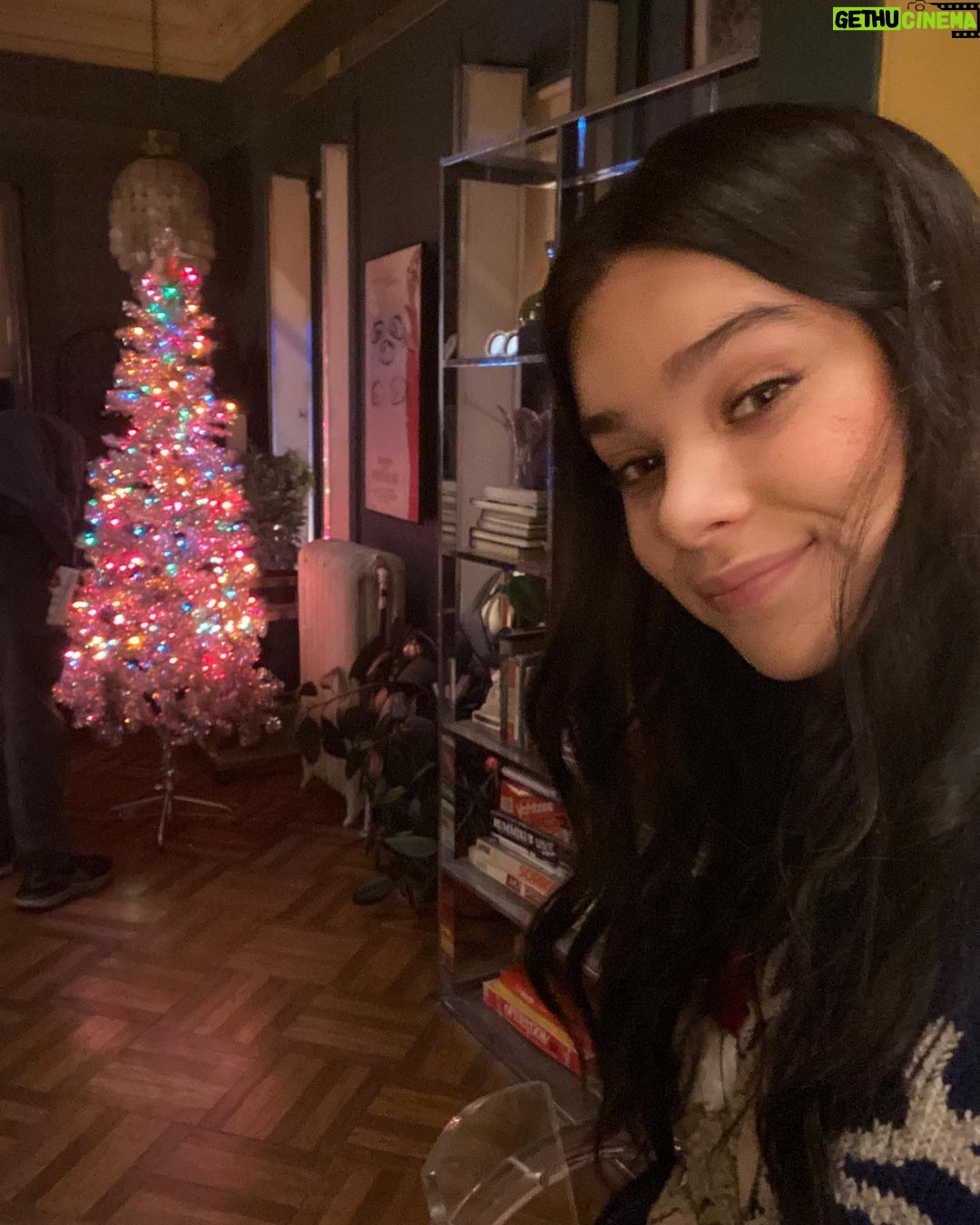 Hailee Steinfeld - 1.9 Million Likes - you rewatching or rewatching?