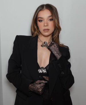 Hailee Steinfeld Instagram - 🖤