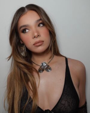 Hailee Steinfeld Instagram - 🖤