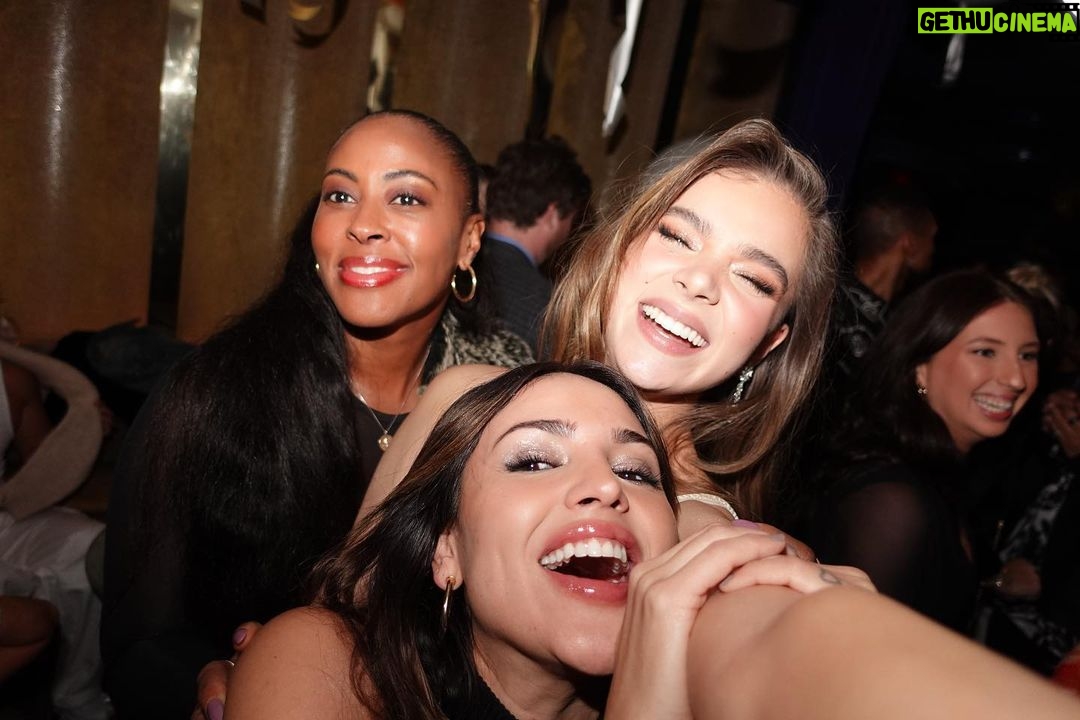 Hailee Steinfeld - 1.3 Million Likes - 26!! Do your thing 26!!