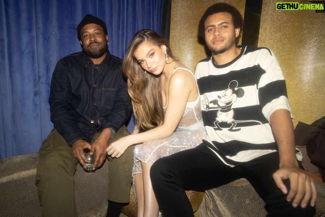 Hailee Steinfeld - 1.3 Million Likes - 26!! Do your thing 26!!