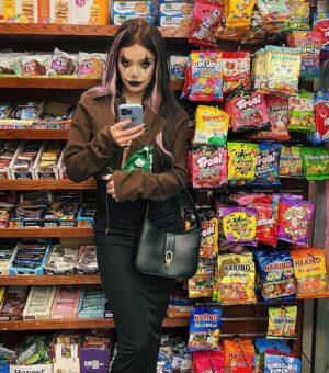 Hailee Steinfeld Instagram - ?????