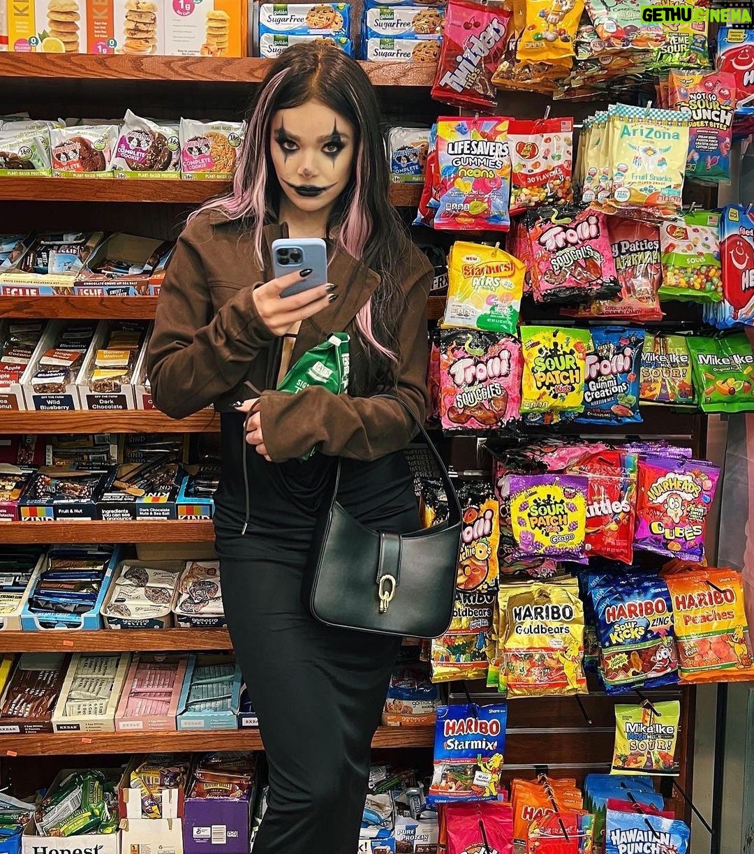 Hailee Steinfeld - 1.5 Million Likes - ?????