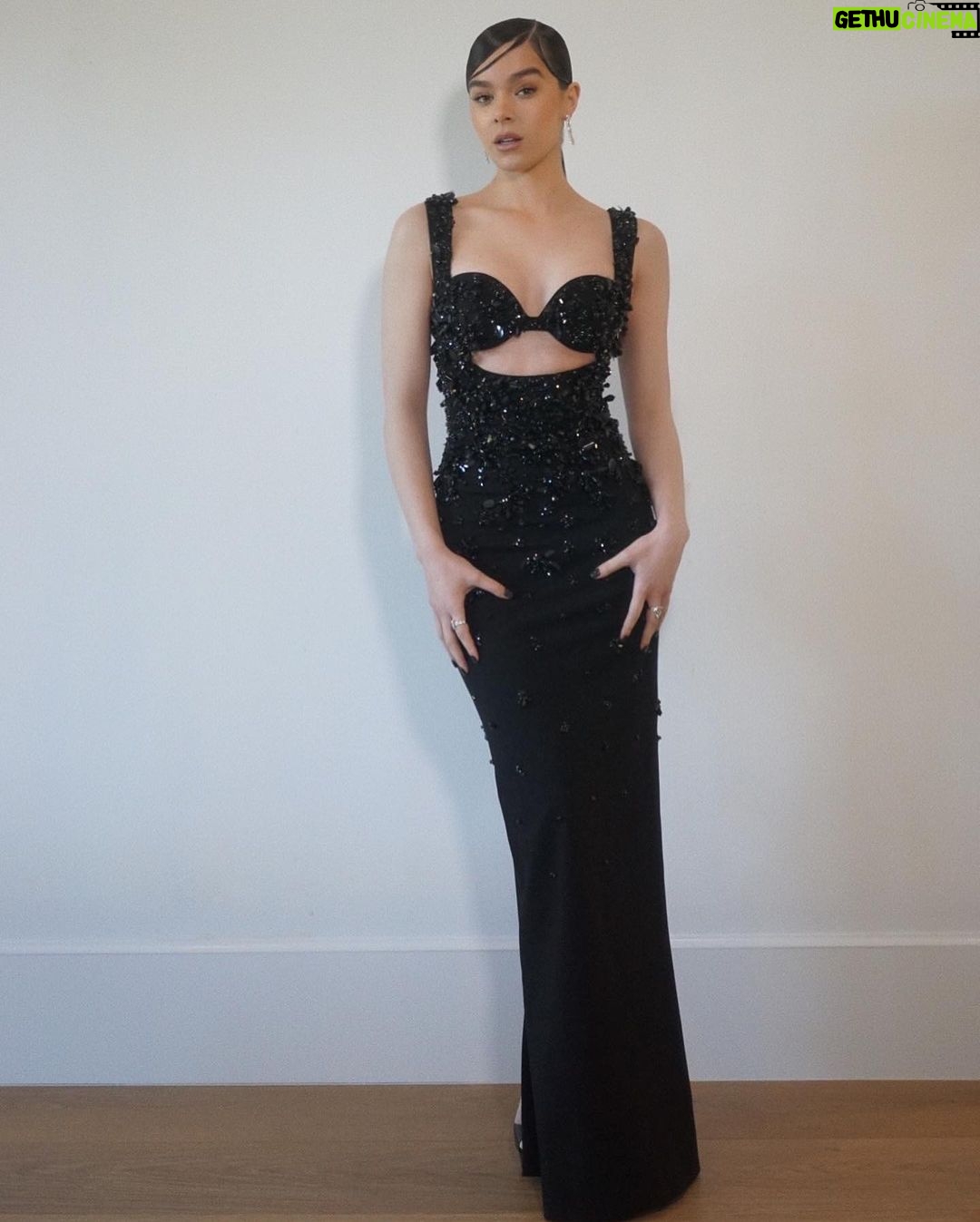 Hailee Steinfeld - 2 Million Likes - SAG Awards 22’
feeling so grateful to be included in such a beautiful evening filled with so much love, respect & passion. 🎭✨❤️