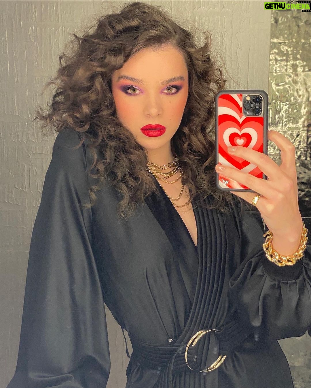 Hailee Steinfeld - 1.8 Million Likes - take me back?