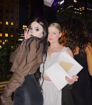 Hailee Steinfeld Instagram - ?????