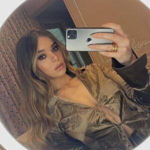 Hailee Steinfeld Instagram - baby all i wanna do is.. 💗