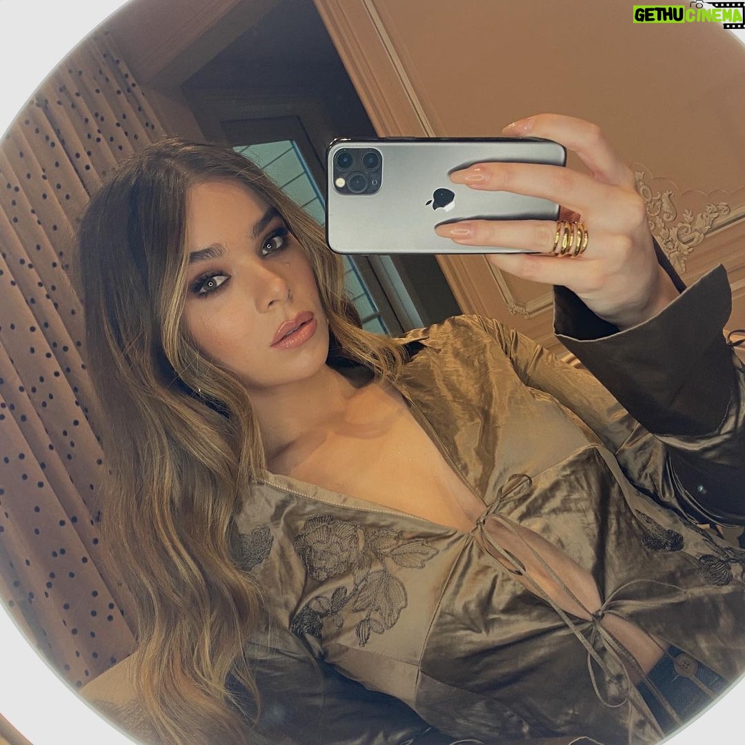 Hailee Steinfeld - 1.4 Million Likes - baby all i wanna do is.. 💗