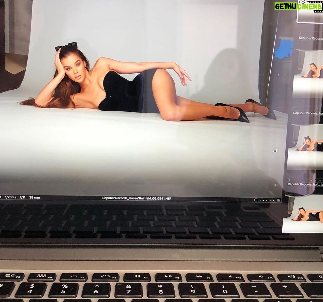 Hailee Steinfeld - 1.4 Million Likes - interlude…