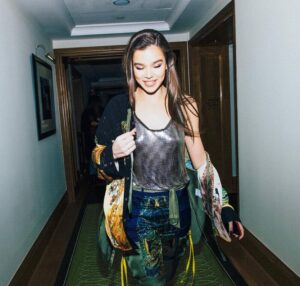 Hailee Steinfeld Instagram - @katiatemkin sent me down memory lane 🥹💖💥🛀🍒🍰🎬🚀🏊🏻‍♀️