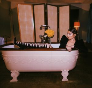 Hailee Steinfeld Instagram - @katiatemkin sent me down memory lane 🥹💖💥🛀🍒🍰🎬🚀🏊🏻‍♀️