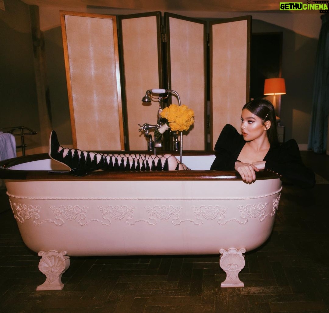Hailee Steinfeld - 1.4 Million Likes - @katiatemkin sent me down memory lane 🥹💖💥🛀🍒🍰🎬🚀🏊🏻♀️
