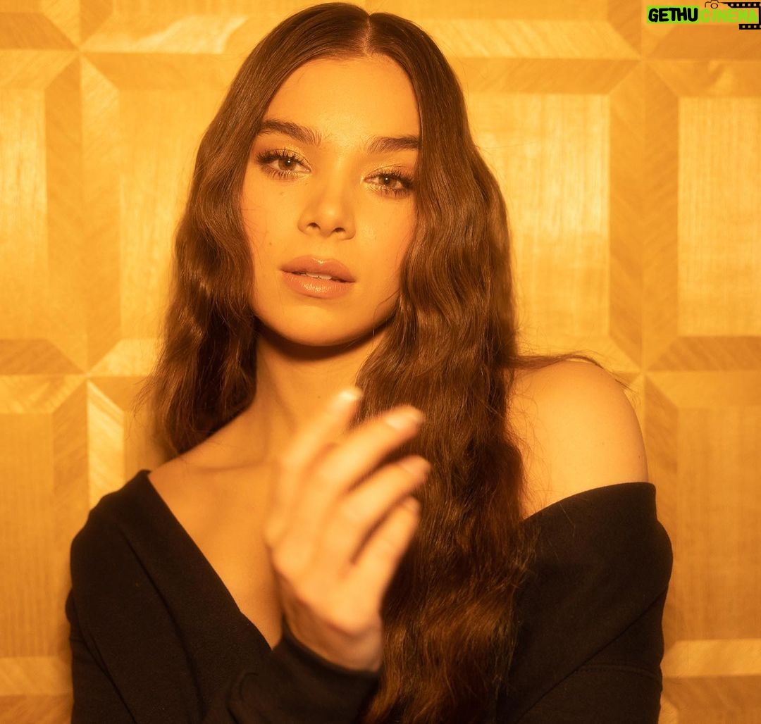 Hailee Steinfeld - 1.4 Million Likes - @katiatemkin sent me down memory lane 🥹💖💥🛀🍒🍰🎬🚀🏊🏻♀️