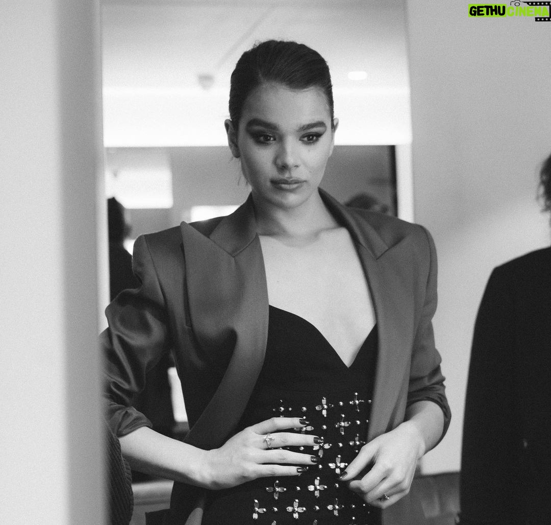 Hailee Steinfeld - 1.4 Million Likes - @katiatemkin sent me down memory lane 🥹💖💥🛀🍒🍰🎬🚀🏊🏻♀️