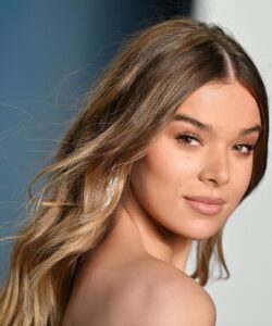 Hailee Steinfeld Instagram - ✨ @vanityfair ✨