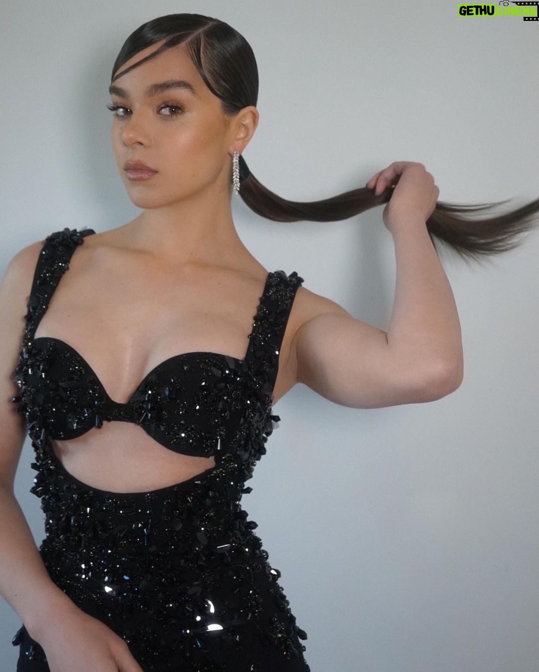 Hailee Steinfeld - 2 Million Likes - SAG Awards 22’
feeling so grateful to be included in such a beautiful evening filled with so much love, respect & passion. 🎭✨❤️