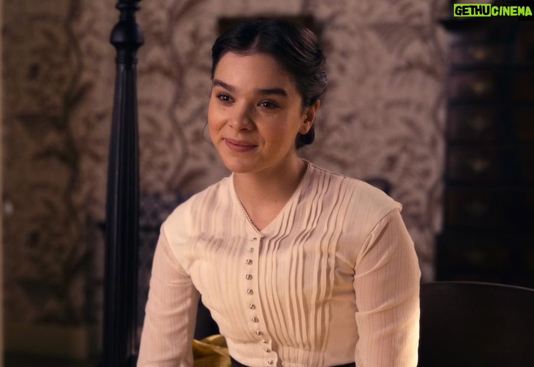Hailee Steinfeld - 1.5 Million Likes - episode 9, a favorite of mine.
tonight… 🖤
@dickinson
@appletvplus
@appletv