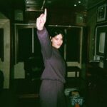 Hailee Steinfeld Instagram - HAWKEYE EPISODES 1 & 2 ARE OUT NOW ON DISNEY+!!! taken on the first day of filming following an overly excited freak out, similar to the one taking place as i type this… to the fans of the mcu, i’m so grateful i get to be a part of your world as kate bishop and i can’t wait for you to watch it all unfold. START STREAMING NOW 🏹💜